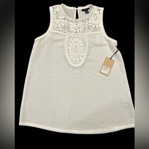 Halogen ivory sleeveless blouse w/gorgeous detailed appliqués,  button closure